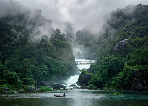 Panthumai Waterfall - waterfall in the mountains