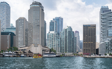 Obraz premium Toronto city skyline architecture office towers, modern buildings Ontario lake