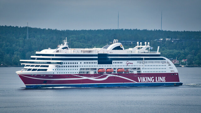 Eine F&auml;hre der Viking Line auf ihrem Weg durch die Stockholmer Sch&auml;ren Richtung Finnland am 04. September 2025
