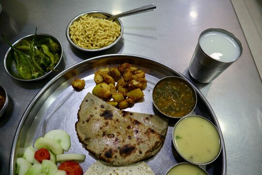 インド　ハリドワール　ベジタリアン料理