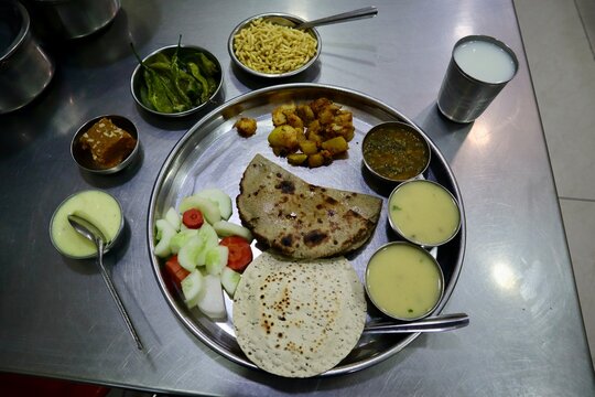 インド　ハリドワール　ベジタリアン料理