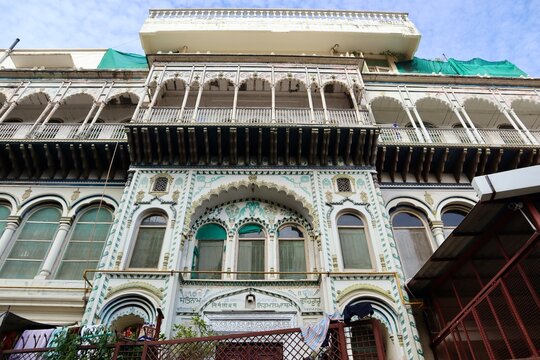 インド　リシュケシ  巡礼宿の門