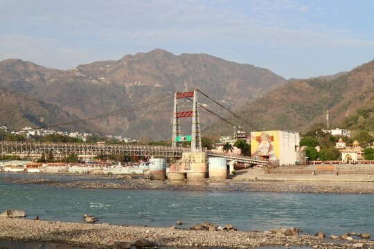 インド　リシュケシ　ガンジス川の風景