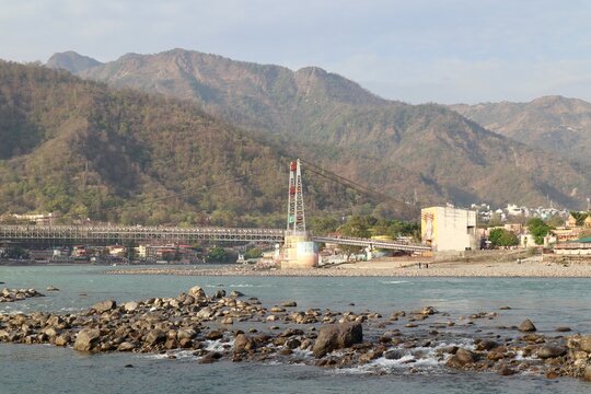 インド　リシュケシ　ガンジス川の風景