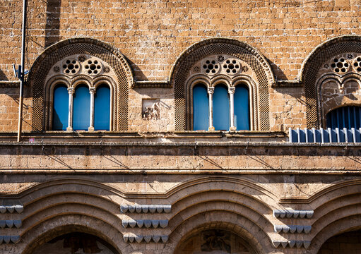 Medieval Palazzo del Popolo in Piazza del Popolo, built at the end of the 13th century as the seat of civic government, Orvieto, Umbria, Italy