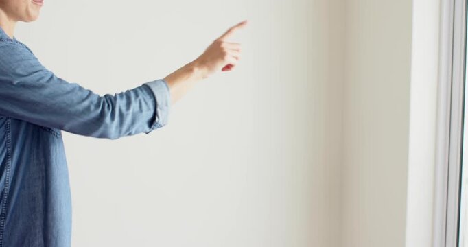 Close up of people talking to the camera, pointing at something, person wearing denim shirt and stri
