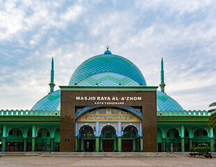 The exterior of Al Azhom Grand Mosque in Tangerang, Banten, Indonesia © HaniSantosa