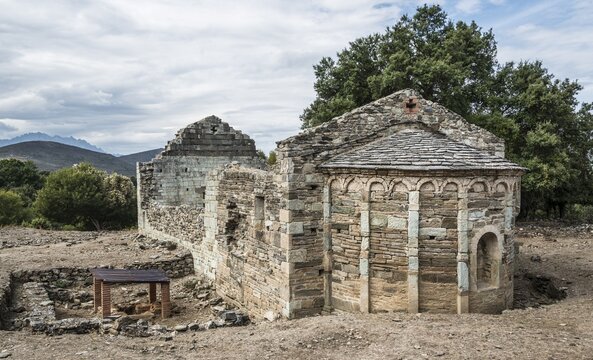 Ruins of the church of Santa Maria di Riscamone, Valle di-Rostino, Haute-Corse, Corsica, France