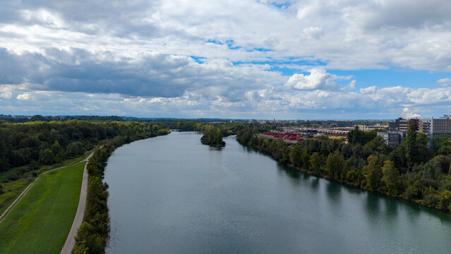 Luftaufnahme der Traun im Bereich der M&uuml;ndung in die Donau bei Linz