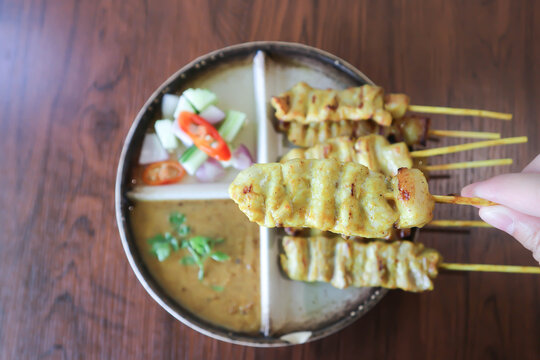satay or barbecued pork or grilled pork or yakiniku
