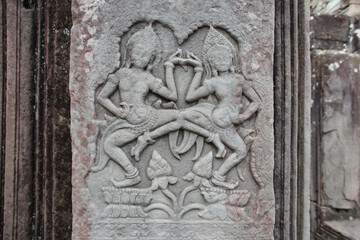 Obraz premium hall (bayon) in a ruined khmer hindu and buddhist complex (angkor thom) in angkor in siem reap in cambodia 