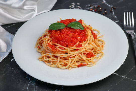 spaghetti pasta with tomato sauce and basil