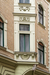 Corner oriel window with carved shell motifs on a facade along Vaci utca in Budapest, Hungary, in Central Europe © Guillaume Angleraud