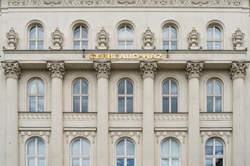 Neoclassical facade of the Gerbeaud House with Corinthian columns and arched windows on Vorosmarty ter, Budapest © Guillaume Angleraud