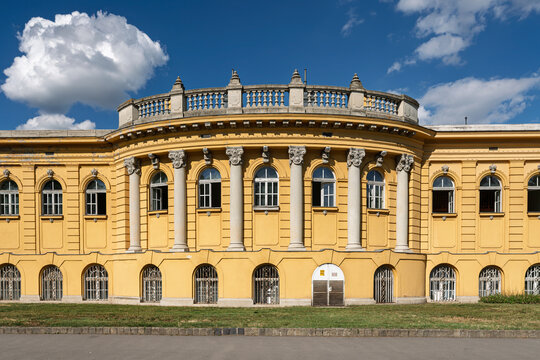 Curved neo-Baroque wing of the Sz&eacute;chenyi thermal baths with tall Corinthian columns in Budapest, Hungary