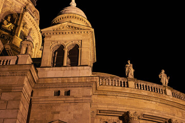 Statues line the balustraded gallery beneath the domed side tower of St Stephen's Basilica in Budapest, Hungary © Guillaume Angleraud