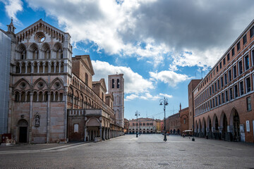 Piazza Trento e Trieste in Ferrara with the Cathedral and Merchants Loggia © Andrea Tabaro