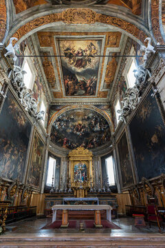 The high altar and spectacular paintings of Santa Maria in Vado in Ferrara