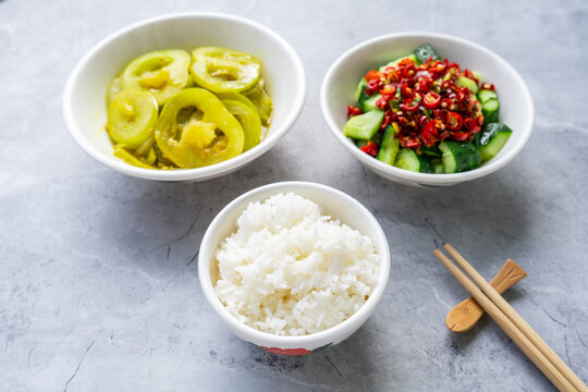 Chinese-style vegetarian weight-loss meal: Smashed cucumber salad and stir-fried green tomatoes with rice.