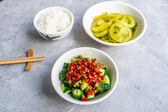 Chinese-style vegetarian weight-loss meal: Smashed cucumber salad and stir-fried green tomatoes with rice.