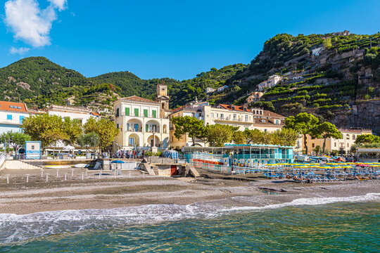 Blick auf Minori an der Amalfik&uuml;ste in Italien