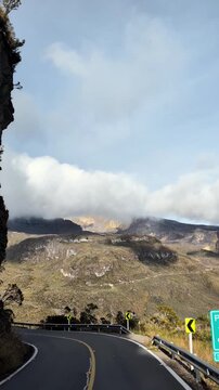 Paisaje del parque de los nevados en Colombia, en donde se ubica el nevado del Ruiz.