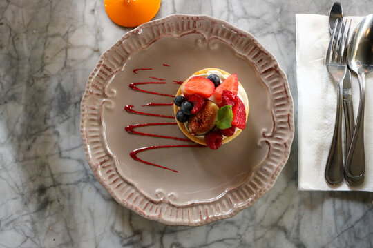 Fresh Berry Tart with Raspberry Sauce