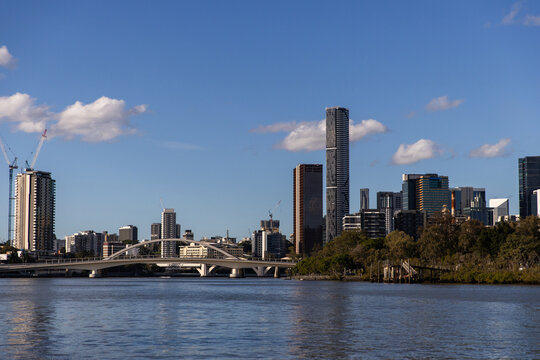view downstream towards Brisbane City from the Milton Reach