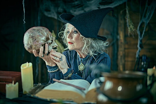 Holding Skull Witch