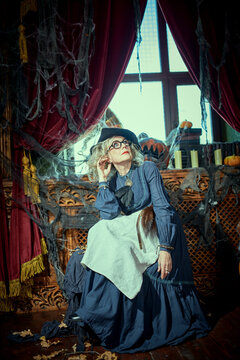 Curious Elderly Sorceress