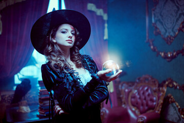 Obraz premium Witch Holding Crystal