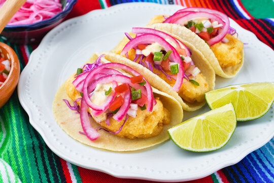 メキシコの魚のタコス(フィッシュタコス）：タコス・デ・ぺスカード・エスティーロ・エンセナーダ (エンセナダ）Mexican Fish Tacos:　Tacos de pescado estilo ensenada (Ensenada Style Fish Tacos, Baja Fish Tacos, Ensenada fish tacos)
