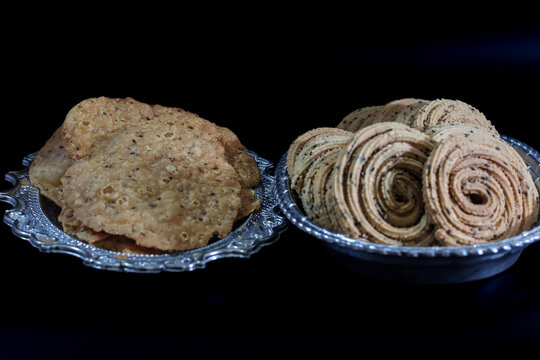 South Indian festive snack combination of crispy nippattu and spiral chakli murukku.