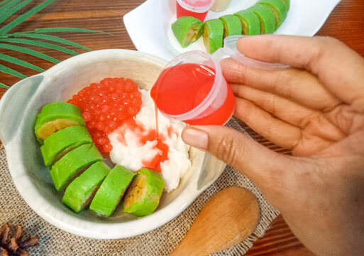 Es Pisang Ijo, traditional dessert from Makassar, South Sulawesi, Indonesia, made from banana which is rolled with a mixture of wheat flour, rice flour and coconut milk. Served with pureed and syrup.