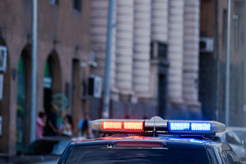 A police car with its lights flashing © Daniel