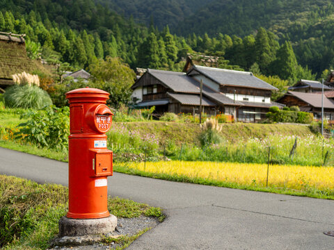 美山かやぶきの里の丸ポスト