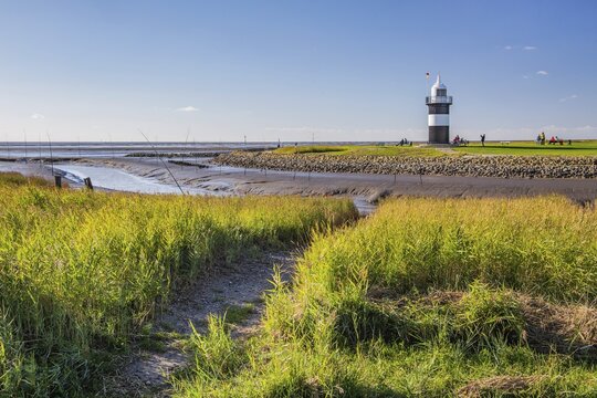 Tidal creek with lighthouse Kleiner Preusse on the Wadden Sea at the mouth of the Weser, Wremen, Wurster North Sea coast, North Sea coast, Land Wursten, Lower Saxony, Germany