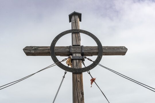 Birkkarspitze, summit cross, Karwendeltal, Tyrol, Austria