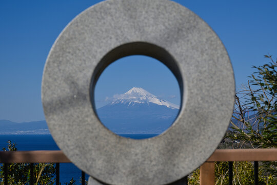 石の輪から見える富士山