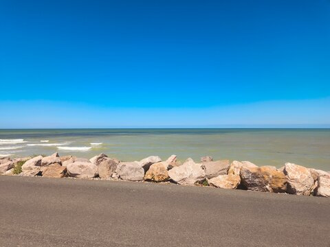 Strand der Normandie, meer, beach, ozean, k&uuml;ste, wasser, himmel, landschaft, sand, natur, sommer, fels, anreisen, tropisch, k&uuml;stenlinie, insel, welle, felsig, meerlandschaft, gestade, horizont, urlaub