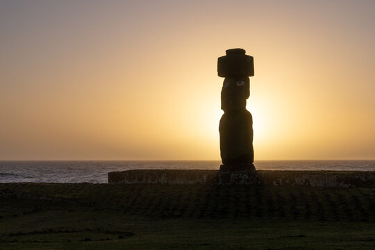 Ahu Ko Te Riku during sunset
