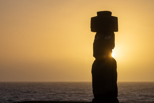 Ahu Ko Te Riku during sunset

