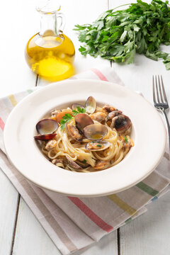 Linguine con vongole veraci e prezzemolo, Pasta Italiana 