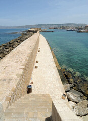 Le môle du port de La Canée en Crète © arvernho