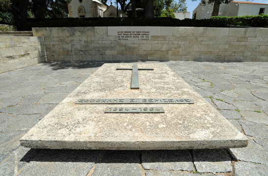 Tombe de Sophocle Veniz&eacute;los sur la colline de Profitis Ilias pr&egrave;s de La Can&eacute;e en Cr&egrave;te