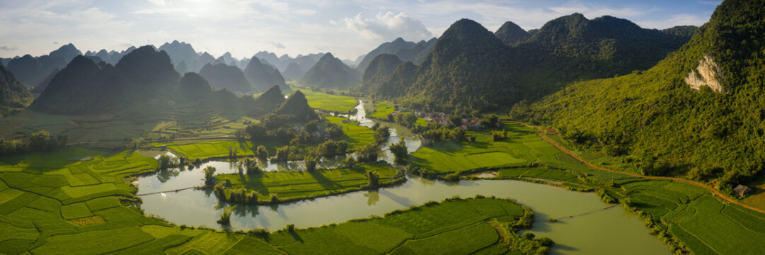 Quay Son Winding River Phong Nam Valley Coa Bang Loop Vietnam