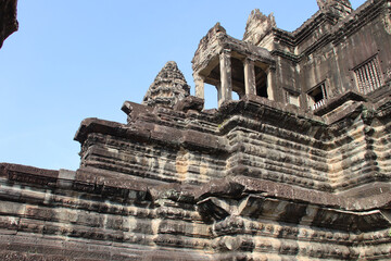 Obraz premium ruined hindu and buddhist khmer temple (angkor vat) in angkor in siem reap in cambodia 