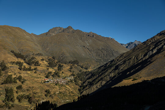 Photograph of an Andean landscape in the Nor Yauyos-Cochas Landscape Reserve