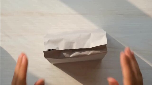 Packaging a ceramic mug into a paper mailer bag
