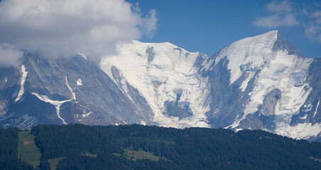 Obraz premium Snowy peak of my Montblanc mountain 